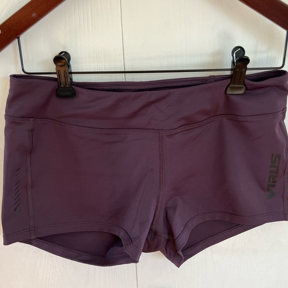 Ladies Virus Data Tech Shorts - Picture 1 of 3